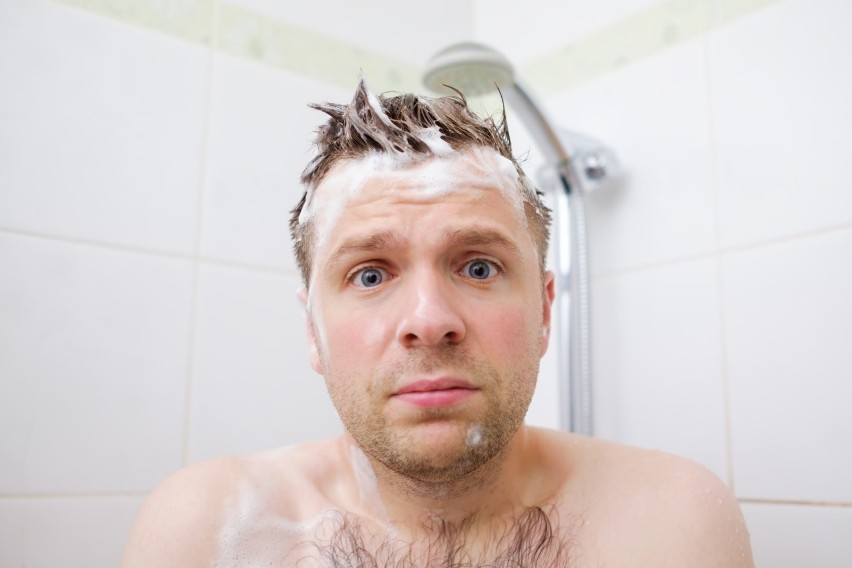 Stosowanie szamponów przeciwłupieżowych zwalcza problem, ale...