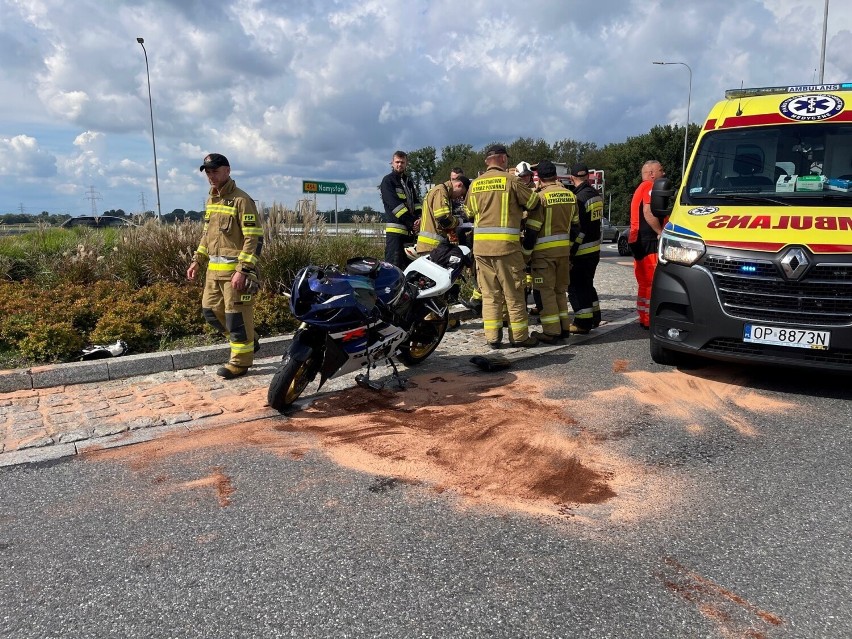 Na obwodnicy Czarnowąs motocykl uderzył w barierę ochronną