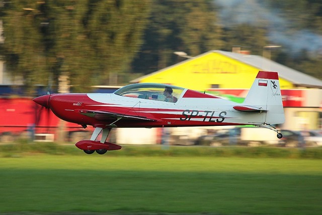 Artur Kielak Extra 330 LC SP-TLS