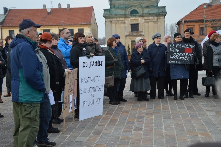 Dzień kobiet w Tomaszowie Maz.: Strajk na pl. Kościuszki [ZDJĘCIA+FILM]