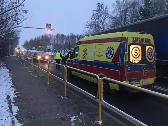 Potrącenie pieszego, który wtargnął na jezdnię na DK43 pod Kłobuckiem