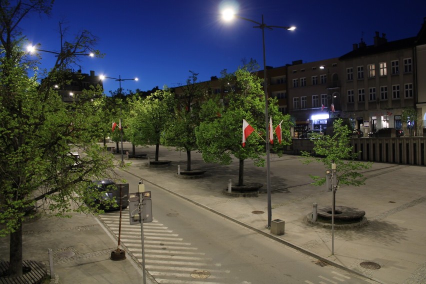 Gorlice - Miasto Światła, czyli nocny spacer po modernizacji oświetlenia. Jest zdecydowanie przyjemniej i przejrzyściej