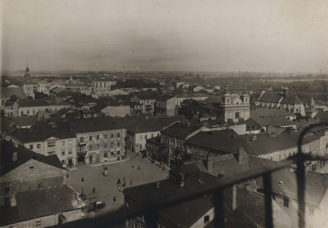 Zdjęcie przedstawia Piotrków z około 1915 roku. Fotografię wykonał z wieży fary Michał Rawita Witanowski&#8233;
