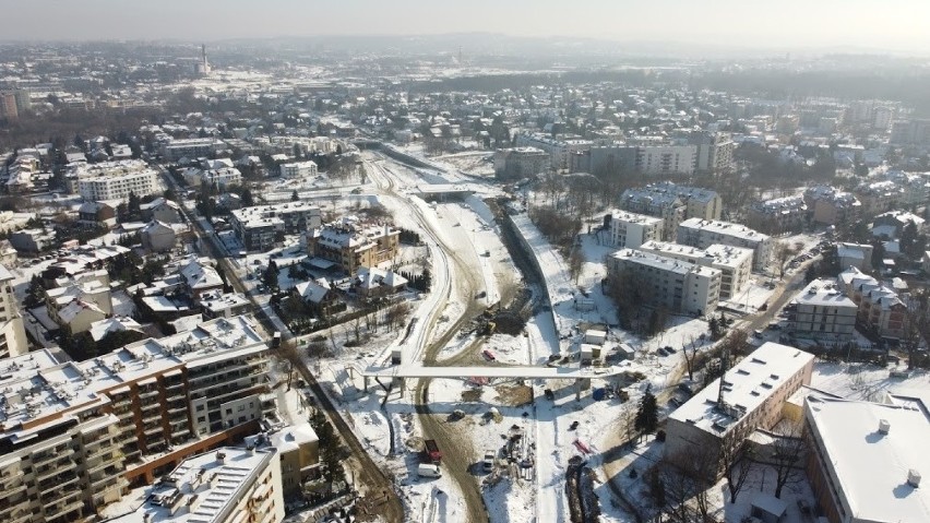 Kraków. Trasa Łagiewnicka: Zobacz, jak postępuje budowa w zimowej aurze [ZDJĘCIA]