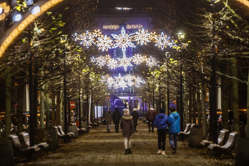 W Sosnowcu zapalono już ozdoby świąteczne. Jest pięknie,...