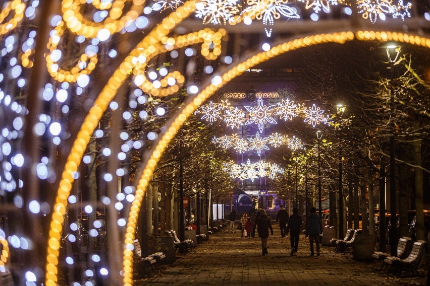 W Sosnowcu zapalono już ozdoby świąteczne. Jest pięknie,...