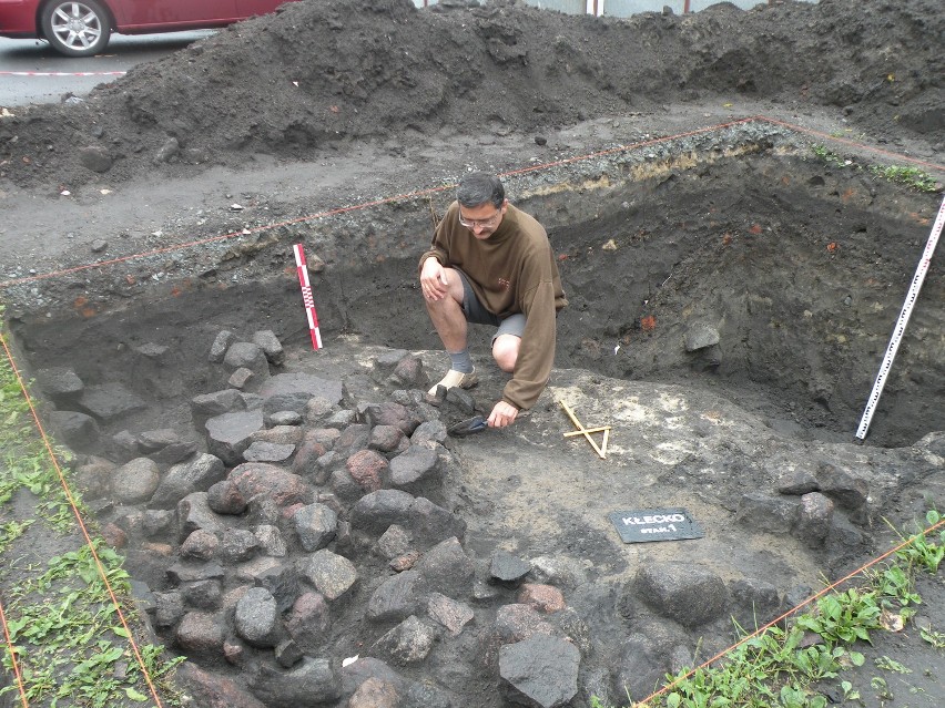 Powiat gnieźnieński: W Kłecku trwają ważne prace archeologiczne. Co odkryją badacze?