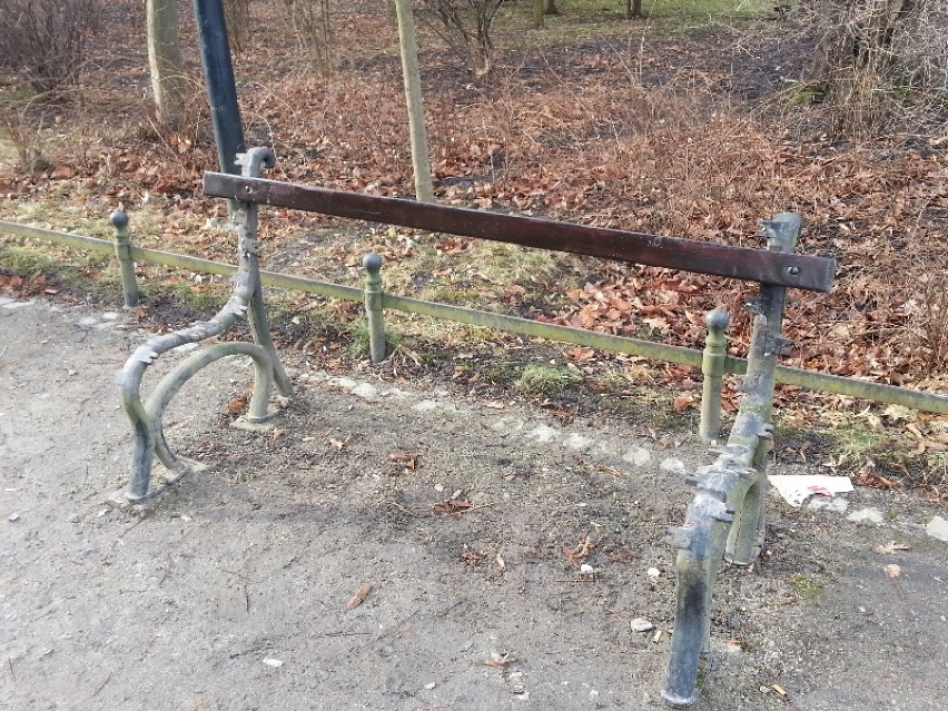 Wandale zniszczyli ławki w Parku Południowym