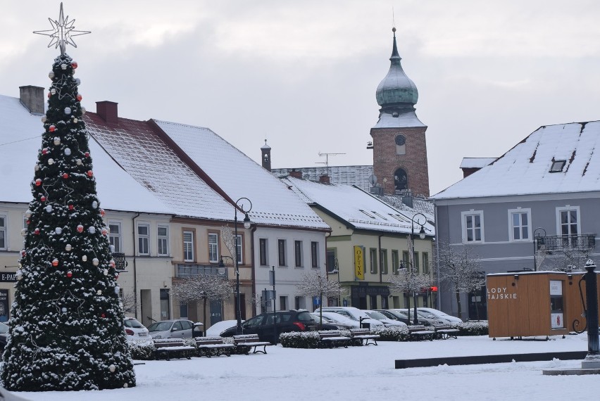 Sieradz białym puchem spowity. Zima na całego, jest biało,...