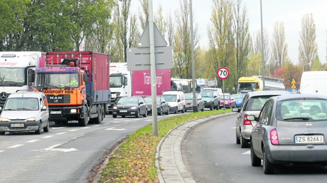 W Szczecinie nie znamy poważnych korków - tak wynika z rpaortu producenta nawigacji. A wy jak uważacie? Czy przez Szczecin jeździ się fatalnie? - podyskutujcie na forum gs24.pl