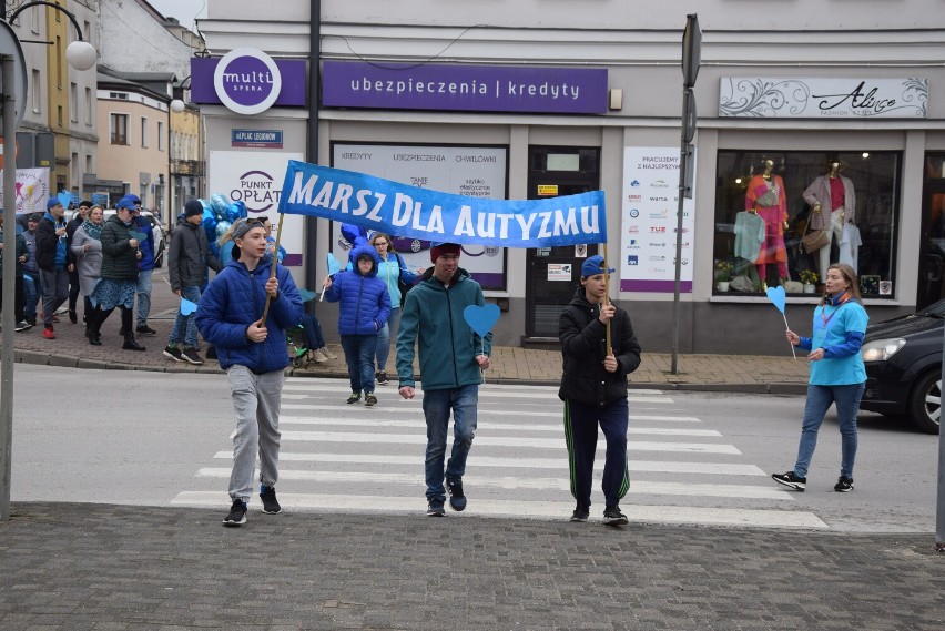 Niebieski Marsz dla Autyzmu w Wieluniu ZDJĘCIA