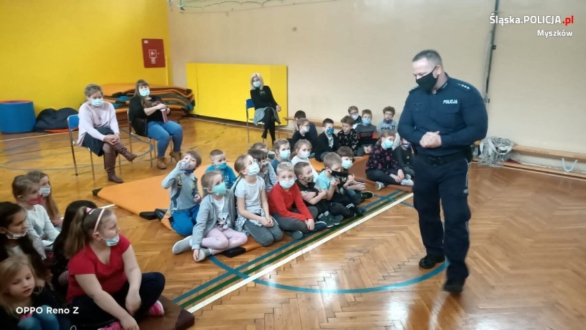 Myszkowscy policjanci rozmawiali z uczniami o bezpieczeństwie w czasie ferii