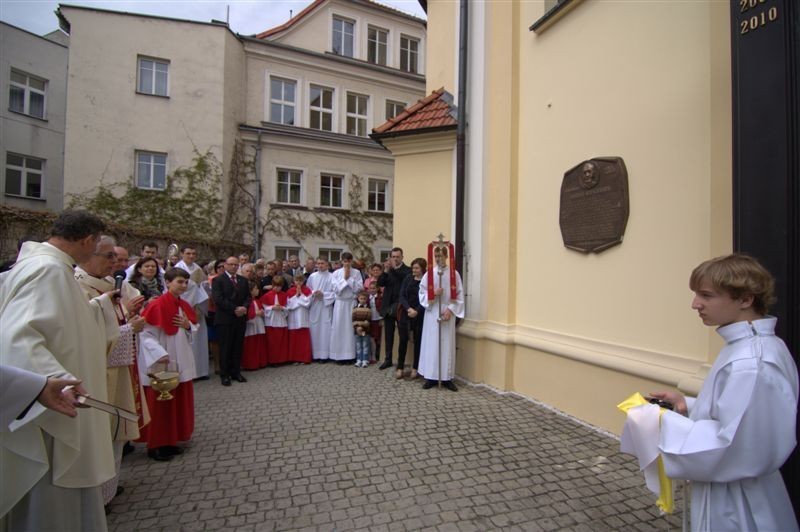 Pszczyna: Ksiądz Józef Kuczera został upamiętniony na tablicy pamiątkowej