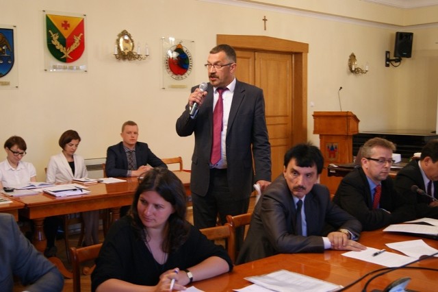 Burmistrz Jarocina Stanisław Martuzalski nie otrzymał absolutorium.