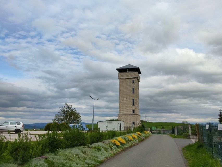 Wieża Suszynka znajduje się na wzniesieniu o wysokości 469,2...