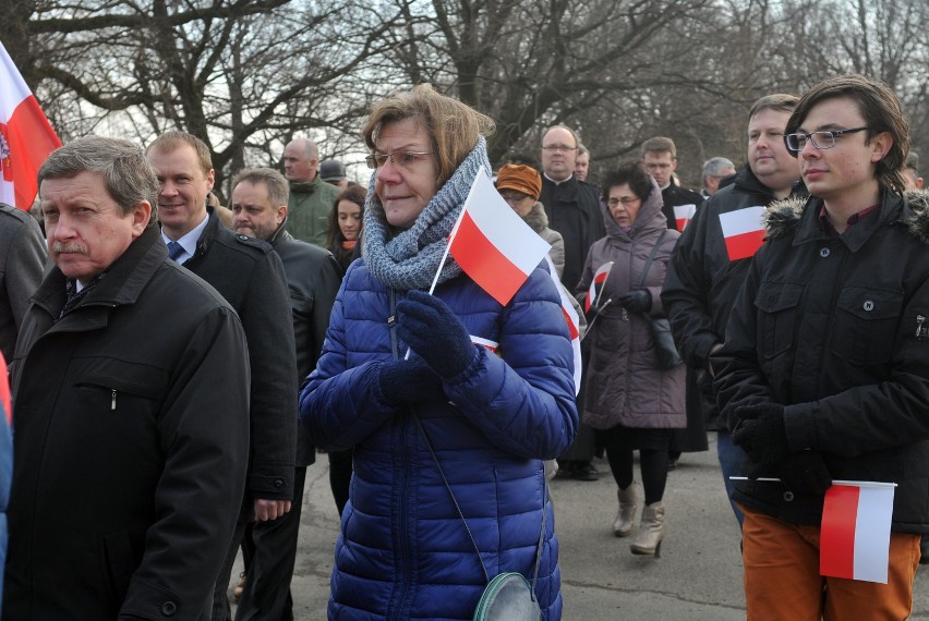 Biało-czerwony marsz mieszkańców Iwonicza w Narodowy Dzień Pamięci Żołnierzy Wyklętych