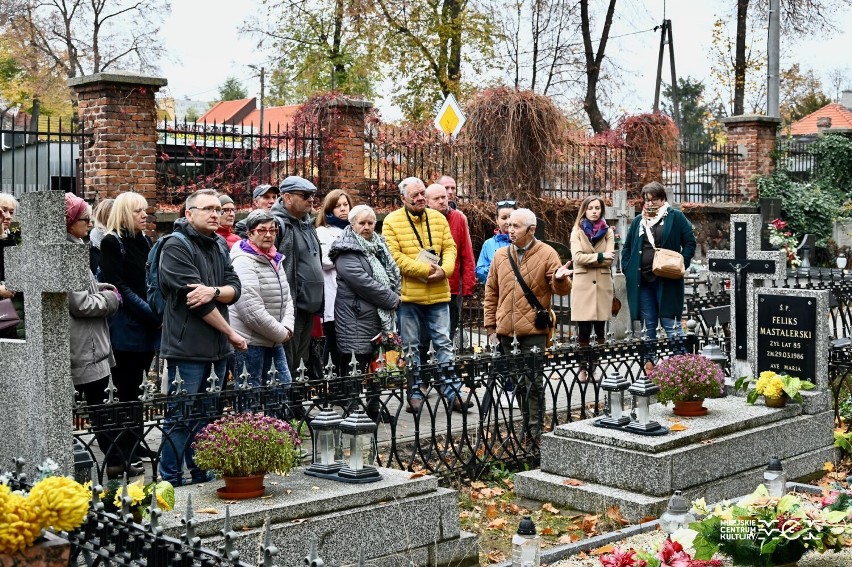 Historyczny spacer po tomaszowskich cmentarzach