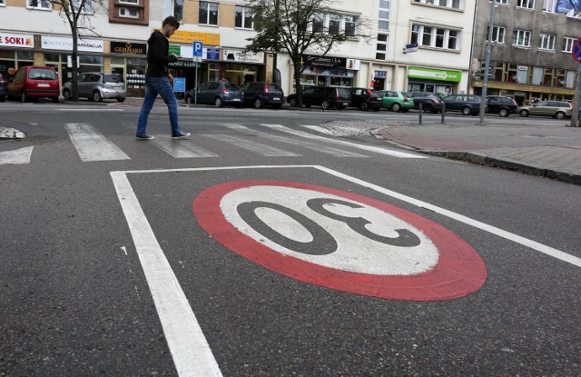 Ograniczenie prędkości do 30 km/h na większości ulic w dużych miastach? Jest taki pomysł