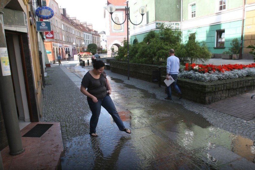 Rzeka płynie ulicą Długą [ZDJĘCIA]