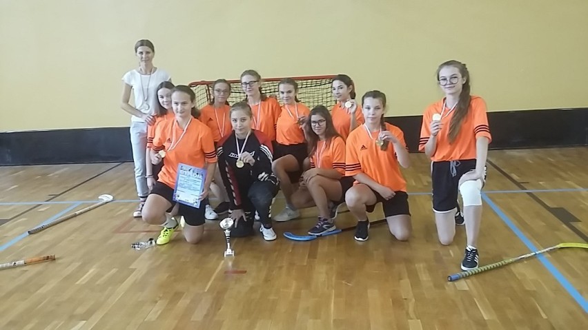 Dziewczęta z Gaworzyc mistrzyniami w unihokeju 