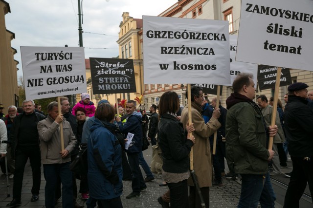 Protest na Placu Wszystkich Świętych