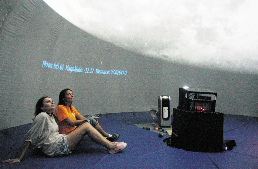 Planetarium w namiocie przy CH Tulipan