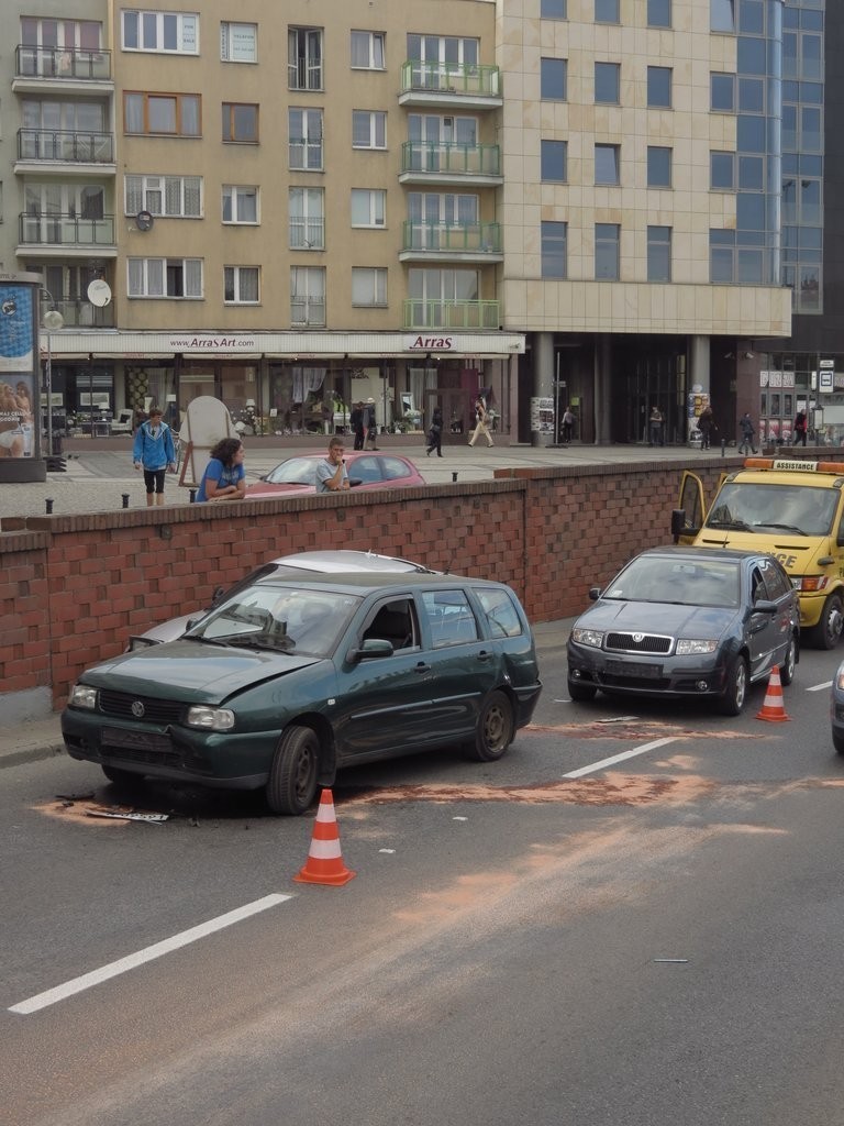Wrocław: Wypadek w tunelu przy pl. Dominikańskim (ZDJĘCIA)
