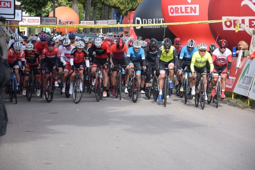 Orlen Tour de Pologne Amatorów w Bytowie (17.09.2022). Kilkuset uczestników i wielkie, amatorskie ściganie | ZDJĘCIA, WYNIKI