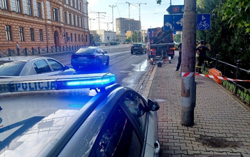 Akcja straży pożarnej i policji na fosie miejskiej we...