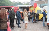 Kraków. Zlot food trucków przed Galerią Kazimierz [ZDJĘCIA]