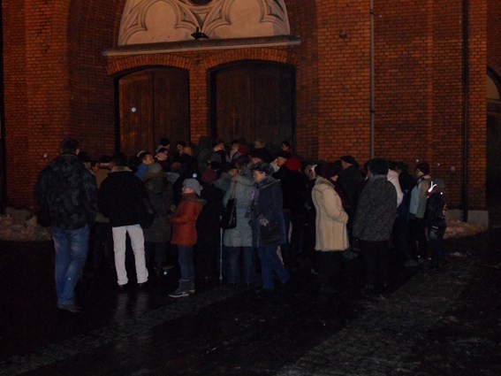 Tłumy przed kościołem Piotra Pawła. Świętochłowiczanie nie mogą doczekać się koncertu braci Golców