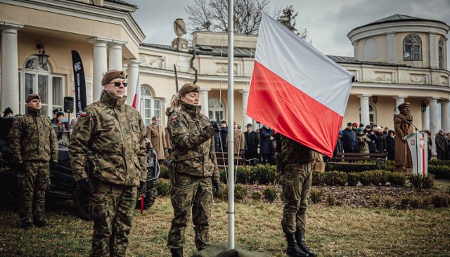 Przysięga ndbużańskich terytorialsów odbyła się przed Pałacem Ossolińskich w Rejowcu.
