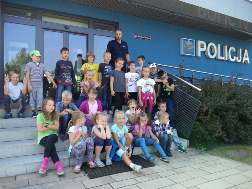 Żory: Spotkania dzieci z policjantami w komendzie