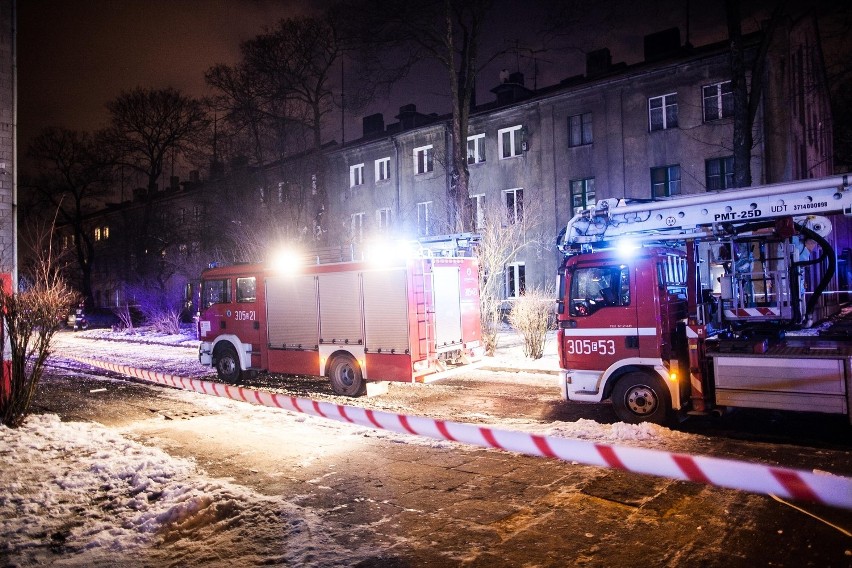 Wybuch butli gazowej przy ul. Piłsudskiego w Łodzi. Z budynku wyleciały wszystkie okna