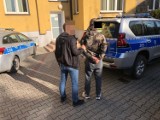 Kradzieże i włamania w Warszawie. 26-latek usłyszał 17 zarzutów. Policja: "Prowadził wędrowny tryb życia"