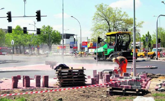 Na ulicy Pułaskiego utrudnienia w ruchu zakończą się, drogowcy kończą przebudowę newralgicznego skrzyżowania w mieście