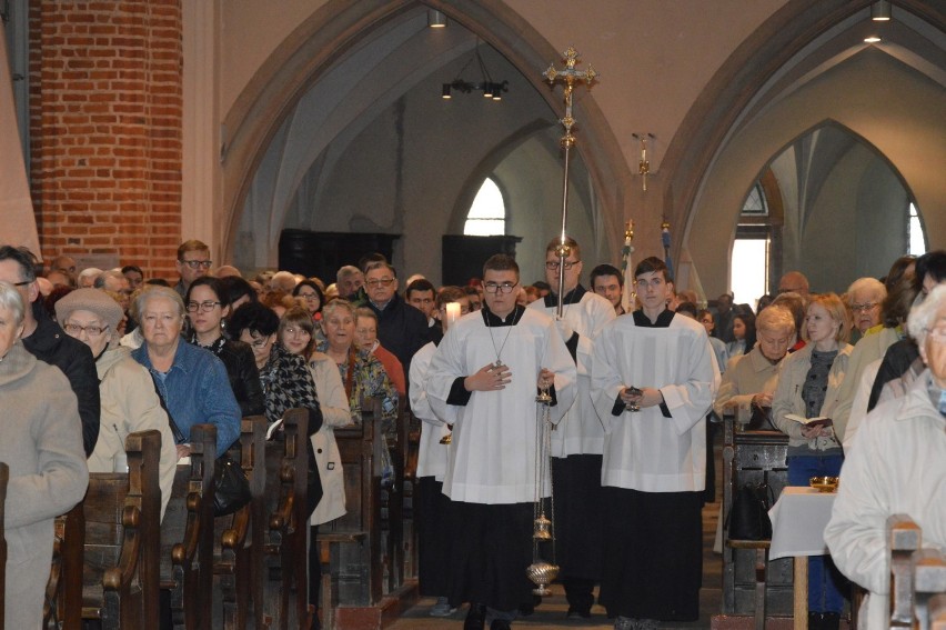 Msza Wieczerzy Pańskiej w katedrze opolskiej. Triduum Paschalne rozpoczęte