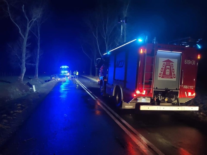 Tragiczny wypadek. Jedna osoba nie żyje, trzy są ranne (ZOBACZ ZDJĘCIA)