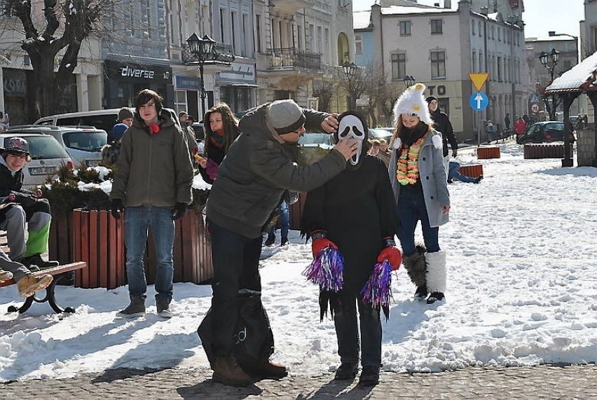 Harlem shake w Brodnicy. Pamiętacie modę na krótkie "scenki" taneczne. Wspominamy 2013 rok. Zdjęcia