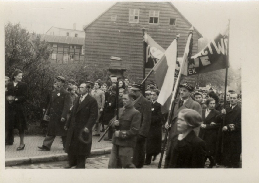 Zdjęcia z manifestacji 3 Maja w Szczecinku w roku 1946