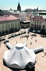 Multimedialny pawilon Miłosza czeka na placu Szczepańskim