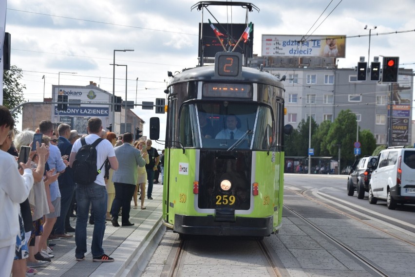 O 10.00 na Piaski wyruszył tramwaj specjalny, w którym...