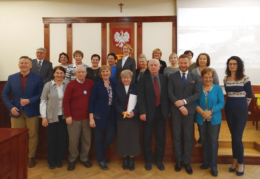 Seniorzy z Wejherowa i Luzina finalistami II Ogólnopolskiej Olimpiady Wiedzy Obywatelskiej Senior Obywatel
