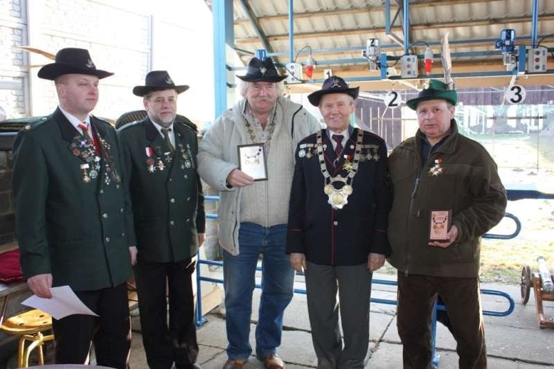 Turniej strzelecki w Dobrzycy - strzelanie o łańcuch...