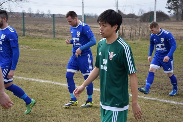 W rundzie wiosennej poprzedniego sezonu w IV lidze Ryuta Katsura grał przeciwko Gromowi Nowy Staw jako piłkarz Aniołów Garczegorze.