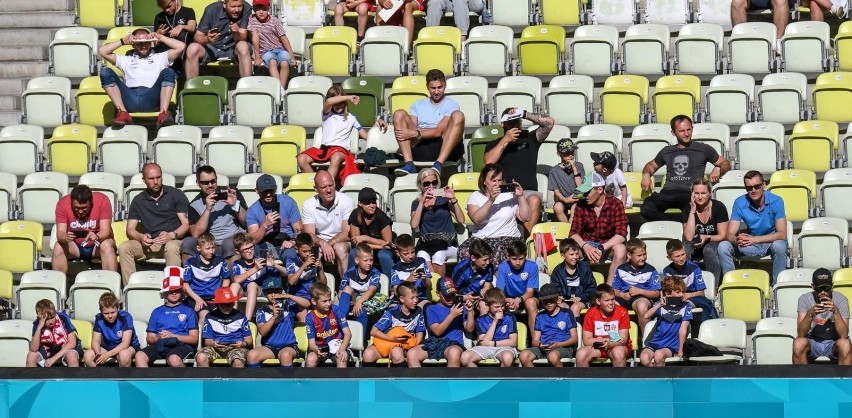 Kibice reprezentacji Polski na treningu na stadionie w...