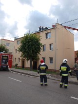 Groźny pożar w Nowym Stawie. Ogień w budynku wielorodzinnym, mieszkańcy ewakuowani