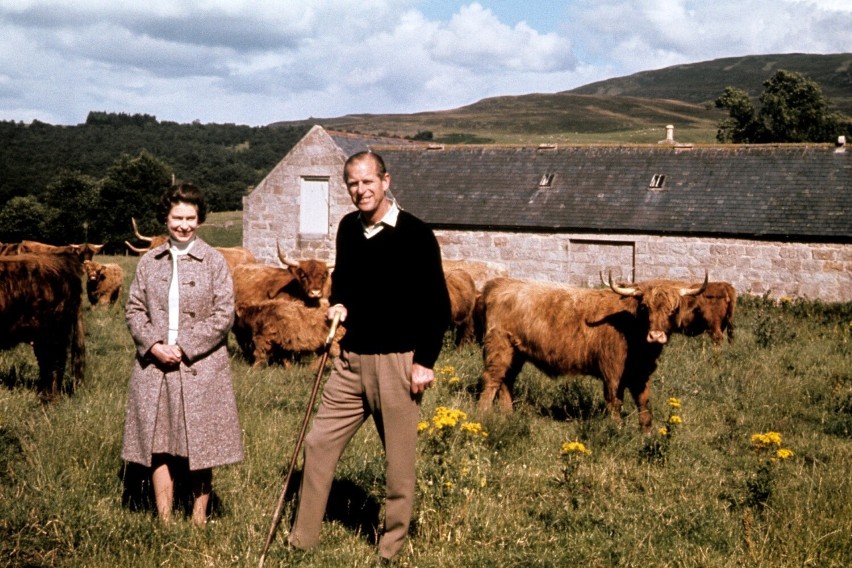 Królowa Elżbietę II i książę Edynburga podczas wizyty na...
