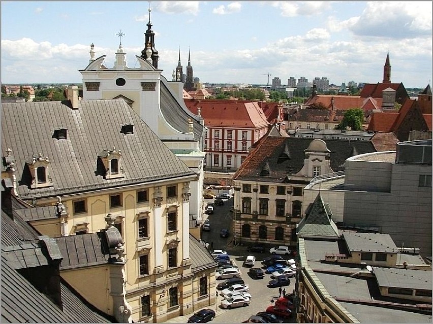 Autorem planu architektonicznego był Francuz, J.B. Matheya....