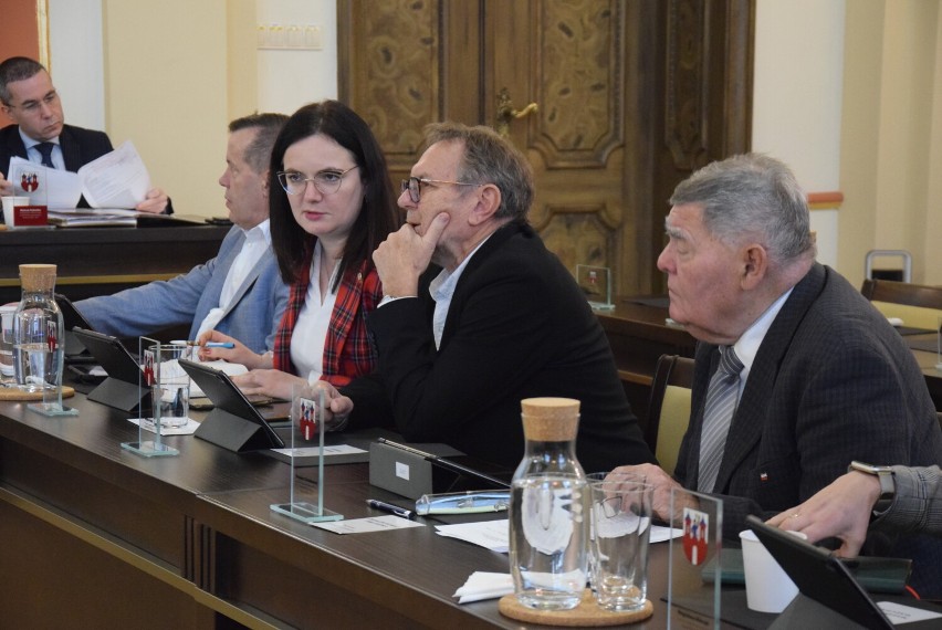 Budżet Miasta Kalisza przyjęty. "Dobry budżet na trudne czasy" - ocenia prezydent Krystian Kinastowski